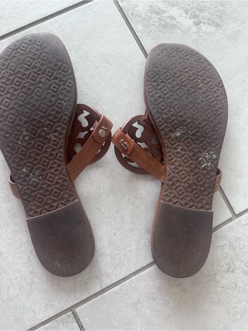 Tory Burch Brown Leather Logo Thong Sandals - Picture 6 of 9